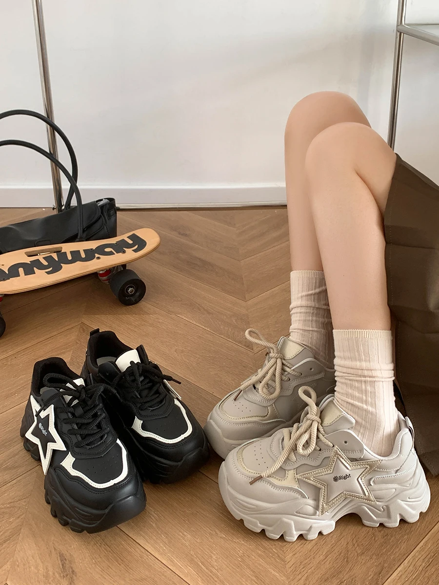 Женские кроссовки из ПУ кожи, на толстой подошве 
Женские кроссовки из ПУ кожи, на толстой подошве