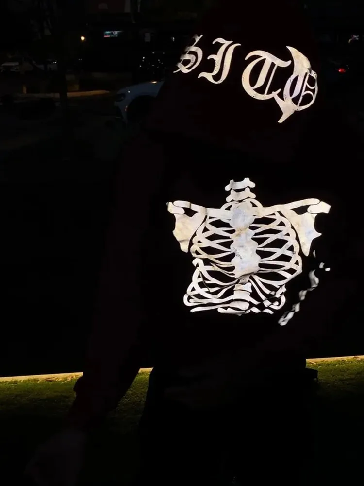 2023Winter pullover sweatshirt skull print three-dimensional reflective pattern clothes loose high street retro tops hip-hop
2023Winter pullover sweatshirt skull print three-dimensional reflective pattern clothes loose high street retro tops hip-hop