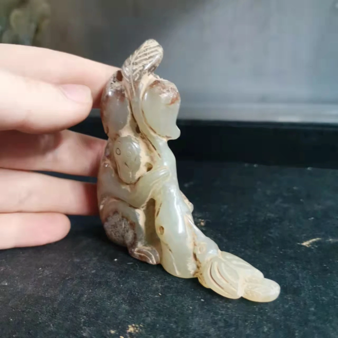 1Pcs/Lot Folk Collection Imitation Antiques Unearthed Hetian Jade Ancient Carving Ornamental Animal Monkey Hugging Peach Tree
1Pcs/Lot Folk Collection Imitation Antiques Unearthed Hetian Jade Ancient Carving Ornamental Animal Monkey Hugging Peach Tree