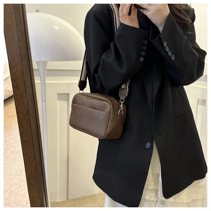 Casual Luxury Brand Shoulder Bag Small Square Female Crossbody Bag New Autumn Fashion Trend Casual Trend Women's Crossbody Bag
Casual Luxury Brand Shoulder Bag Small Square Female Crossbody Bag New Autumn Fashion Trend Casual Trend Women's Crossbody Bag