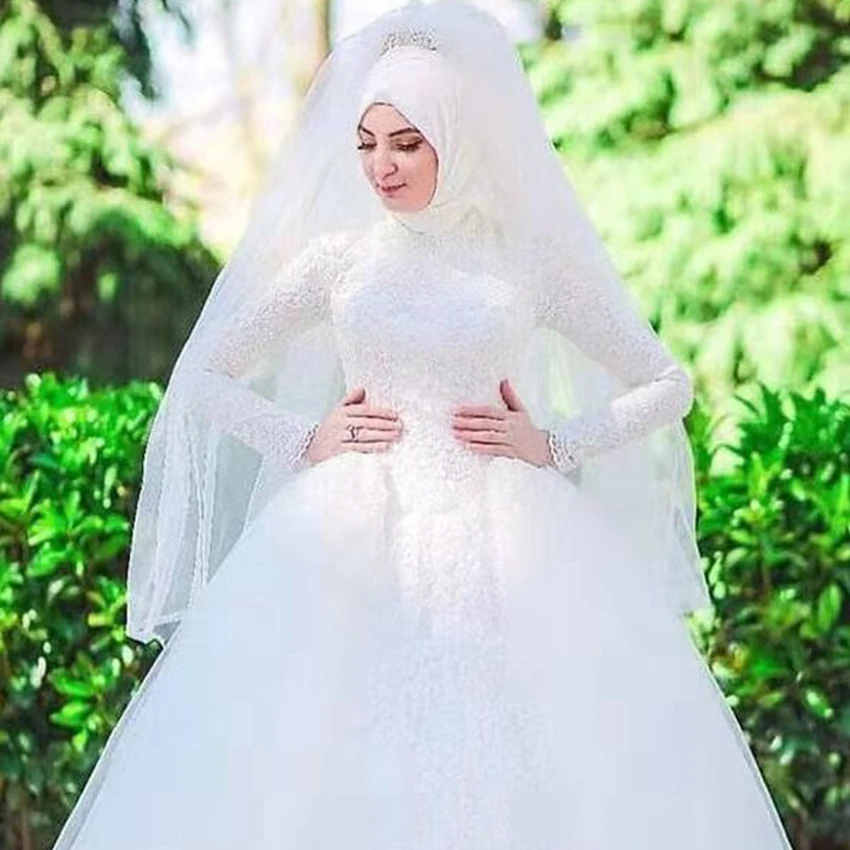

2020 Hijab Long Sleeve Muslim Wedding Dress M01 Colorful Lace Applique Fluffy Sweeping Train Bridal Dress Customizable Color