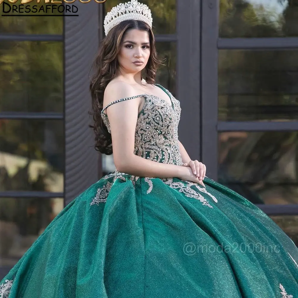 Emerald Green Beaded Crystal Quinceanera Dress With Cape Ball Gown Spaghetti Strap Gold Appliques Corset Vestidos De Quinceañera
Emerald Green Beaded Crystal Quinceanera Dress With Cape Ball Gown Spaghetti Strap Gold Appliques Corset Vestidos De Quinceañera