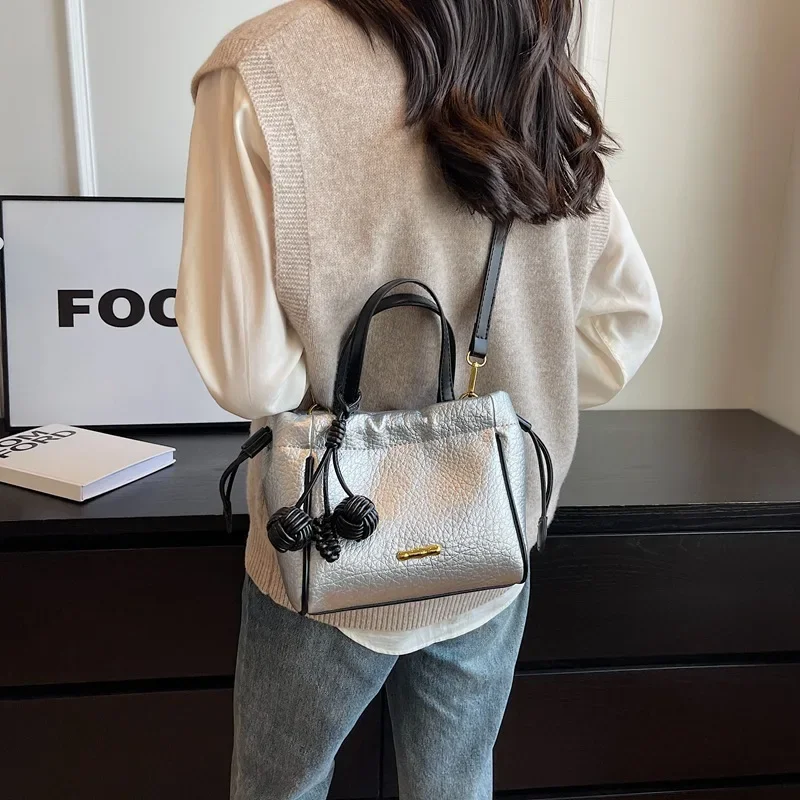 

Women's Summer New Fashionable and Popular Single Shoulder Diagonal Straddle Large Capacity Commuting Simple Small Square Bag
