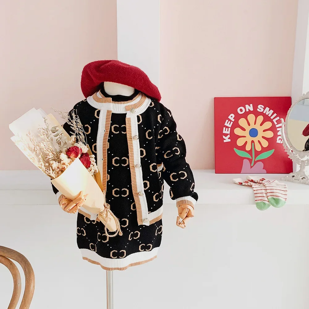 Two Pieces Autumn Baby Girls Clothes Black Letter Print Dotted Sleeveless Knitted Vests Sweaters Single Breasted Coats
Two Pieces Autumn Baby Girls Clothes Black Letter Print Dotted Sleeveless Knitted Vests Sweaters Single Breasted Coats