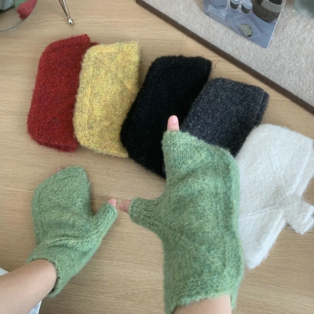 Plush Plush Gloves Minimalism Polyester Solid Color Exposed Finger Gloves Wrist Guard
Plush Plush Gloves Minimalism Polyester Solid Color Exposed Finger Gloves Wrist Guard
