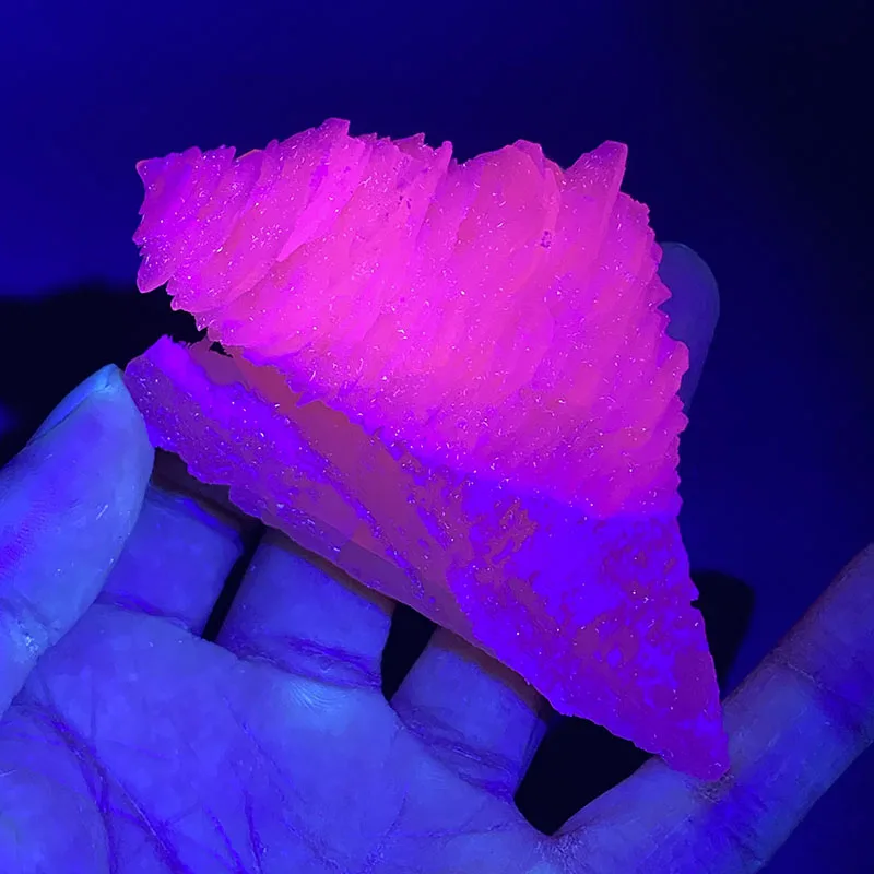 100% natural yellow calcite and powder calcite original stone mineral specimens cure crystal (fluorescent effect pink)
100% natural yellow calcite and powder calcite original stone mineral specimens cure crystal (fluorescent effect pink)