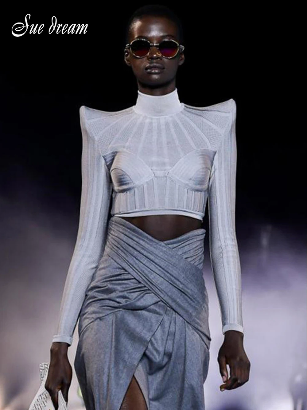 2021 New Fashion High Neck Stripe Stitching Long Sleeve Short Bandage Top Celebrity Party Club Top
2021 New Fashion High Neck Stripe Stitching Long Sleeve Short Bandage Top Celebrity Party Club Top