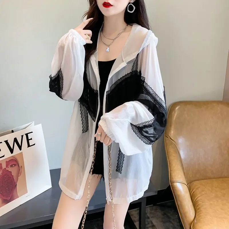 2023 Summer Spliced Mesh See Through Jacket Women Zipper Loose Outerwear Sunscreen Short Jacket Female Thin Perspective coat
2023 Summer Spliced Mesh See Through Jacket Women Zipper Loose Outerwear Sunscreen Short Jacket Female Thin Perspective coat
