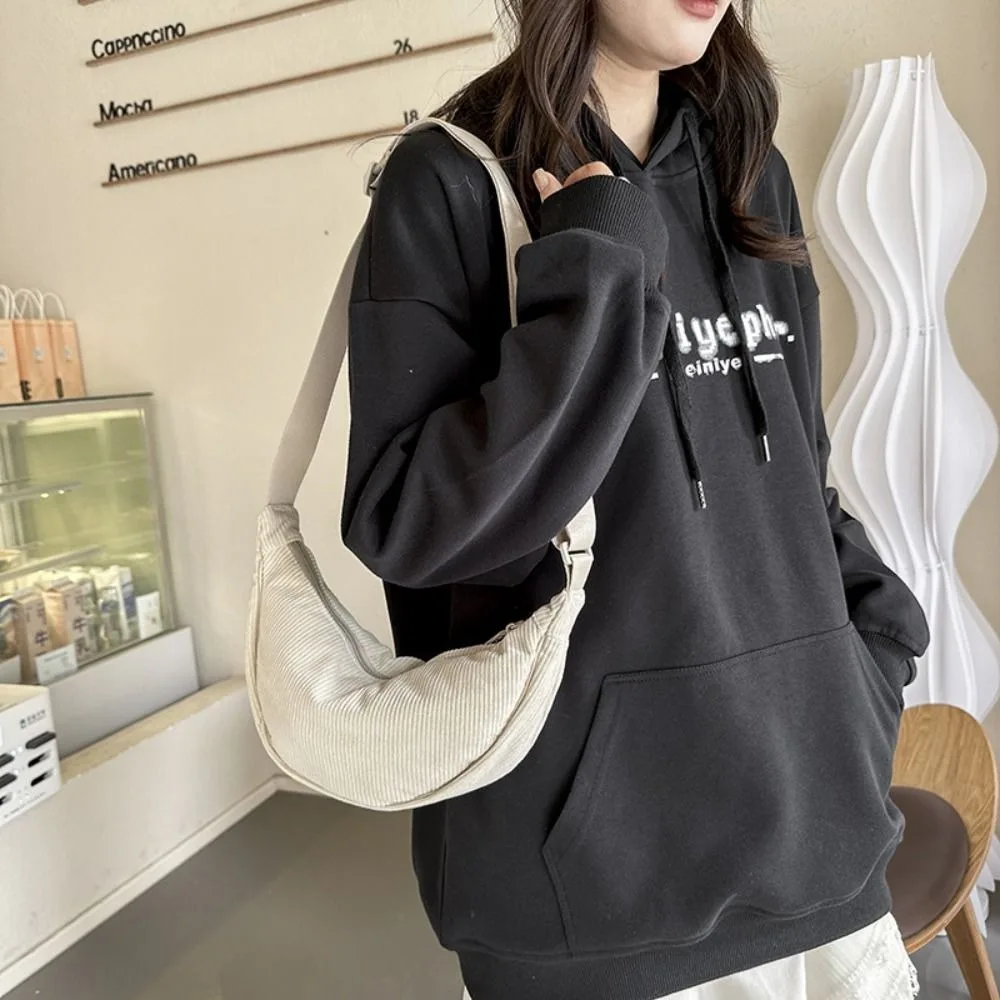 Lightweight Shoulder Bag Casual Dumpling Shape Waterproof Crossbody Bag Corduroy Underarm Bag Students
Lightweight Shoulder Bag Casual Dumpling Shape Waterproof Crossbody Bag Corduroy Underarm Bag Students
