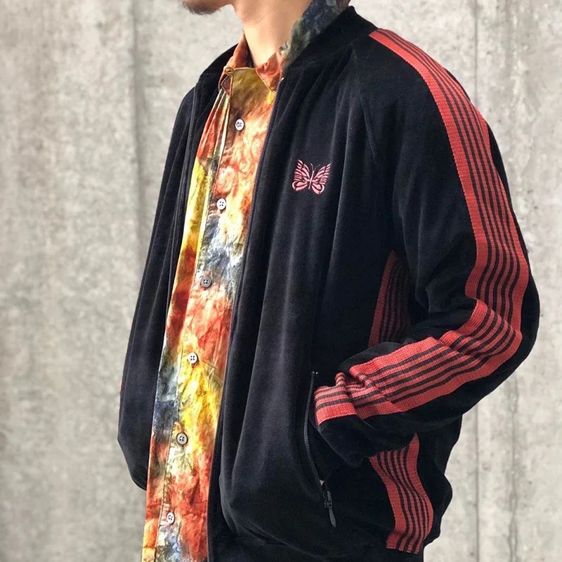 NEEDLES 1:1 Butterfly Embroidery Coat Cotton Velvet Black Long Sleeve Track Stripe Zipper Men Women Oversize Lapel Collar Jacket
NEEDLES 1:1 Butterfly Embroidery Coat Cotton Velvet Black Long Sleeve Track Stripe Zipper Men Women Oversize Lapel Collar Jacket