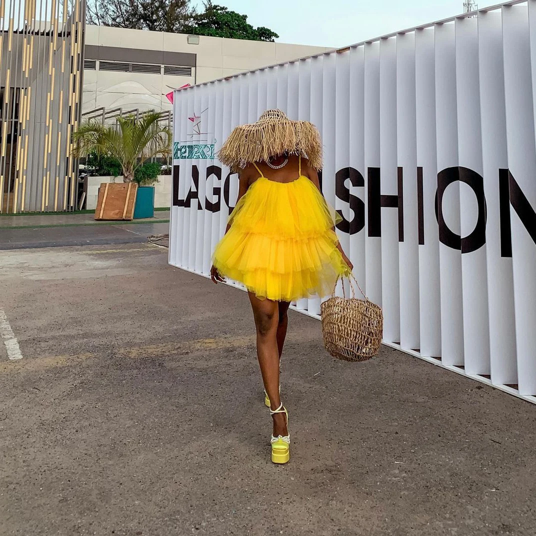 Элегантные желтые тюлевые платья для выпускного вечера без бретелек платье для выпускного вечера для милой девушки женские вечерние платья телесный корсет
Элегантные желтые тюлевые платья для выпускного вечера без бретелек платье для выпускного вечера для милой девушки женские вечерние платья телесный корсет