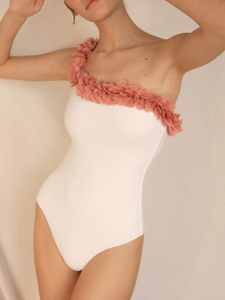 One-Shoulder One-Piece Swimsuit Lace Trim Fashion Swimwear Women 2023 Push Up Bathing Suits Brazilian Summer Female Beachwear
One-Shoulder One-Piece Swimsuit Lace Trim Fashion Swimwear Women 2023 Push Up Bathing Suits Brazilian Summer Female Beachwear