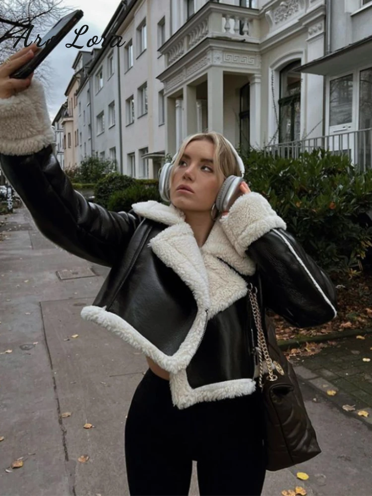 Fashion PU Lamb Wool Short Jacket For Women Warm Thick Lapel Coat 2023 Autumn Winter Vintage Female Fleece Chic Outerwear
Fashion PU Lamb Wool Short Jacket For Women Warm Thick Lapel Coat 2023 Autumn Winter Vintage Female Fleece Chic Outerwear