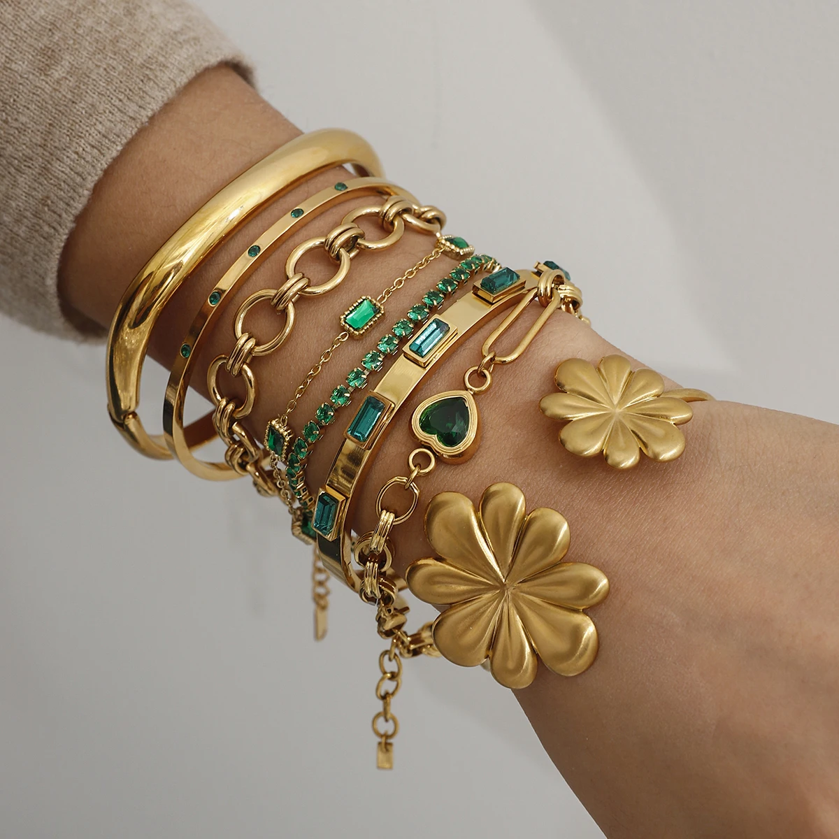 Retro 18K Gold Color Stainless Steel Green Zircon Bracelet Flower Buckle Bracelet Stackable Women's Jewelry Gift for Her Retro bracelet with green zircon stone close-up