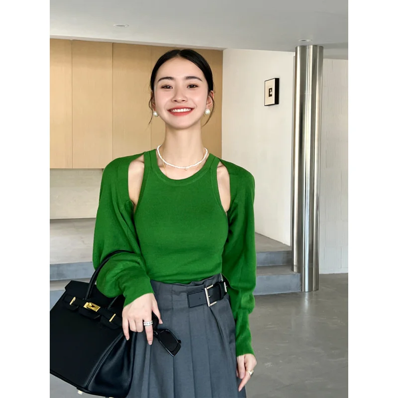 2022 Autumn Korean version solid O-neck two-piece set casual versatile vest wool knitted shawl cardigan and vest two set M6105
2022 Autumn Korean version solid O-neck two-piece set casual versatile vest wool knitted shawl cardigan and vest two set M6105