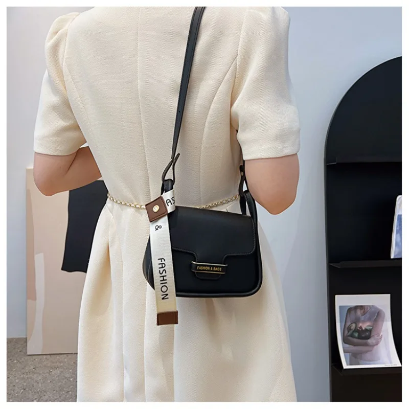 

Contrasting Saddle Crossbody Bag Women's Fashion Retro Designer Luxury Shoulder Bag Niche Luxury Versatile Female Shoulder Bag