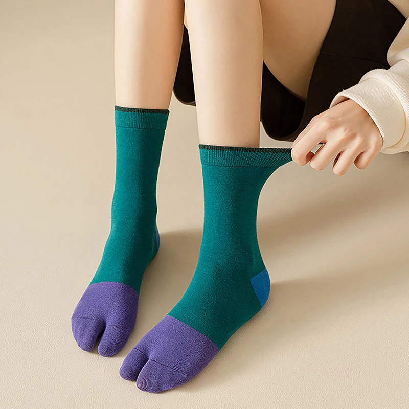 Japanese Split Toe Socks Color Matching Two Finger Tabi Socks Breathable Cotton Socks Harajuku Style Casual Mid Tube Sock
Japanese Split Toe Socks Color Matching Two Finger Tabi Socks Breathable Cotton Socks Harajuku Style Casual Mid Tube Sock