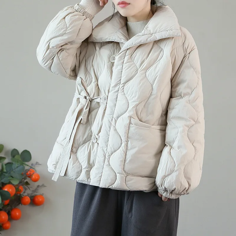 2022 Autumn Winter Women Down Jacket Tie Bow Warm Thicken White Duck Down Coat Ladies Casual Loose Short Oversize Short Parkas
2022 Autumn Winter Women Down Jacket Tie Bow Warm Thicken White Duck Down Coat Ladies Casual Loose Short Oversize Short Parkas