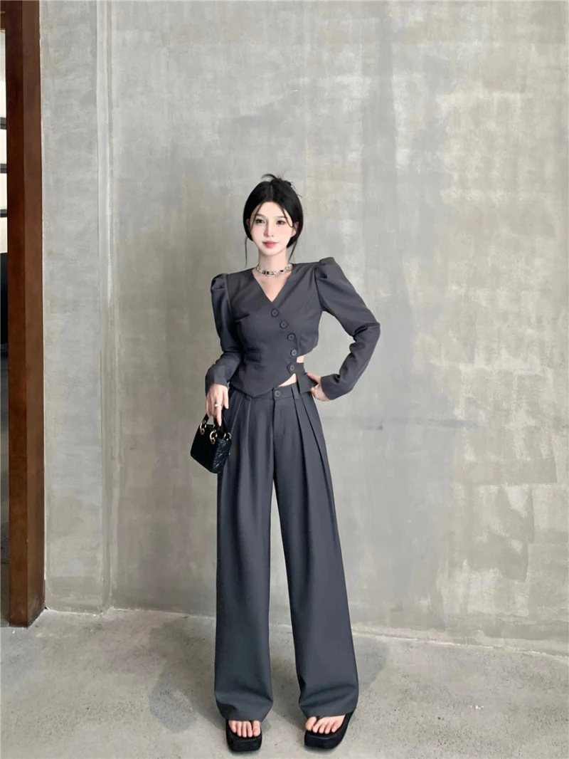 2023 Autumn New Simple Korean Style Sense of Design Short Western Style Leisure Suit High Waist Slimming Wide Leg Pants Suit
2023 Autumn New Simple Korean Style Sense of Design Short Western Style Leisure Suit High Waist Slimming Wide Leg Pants Suit