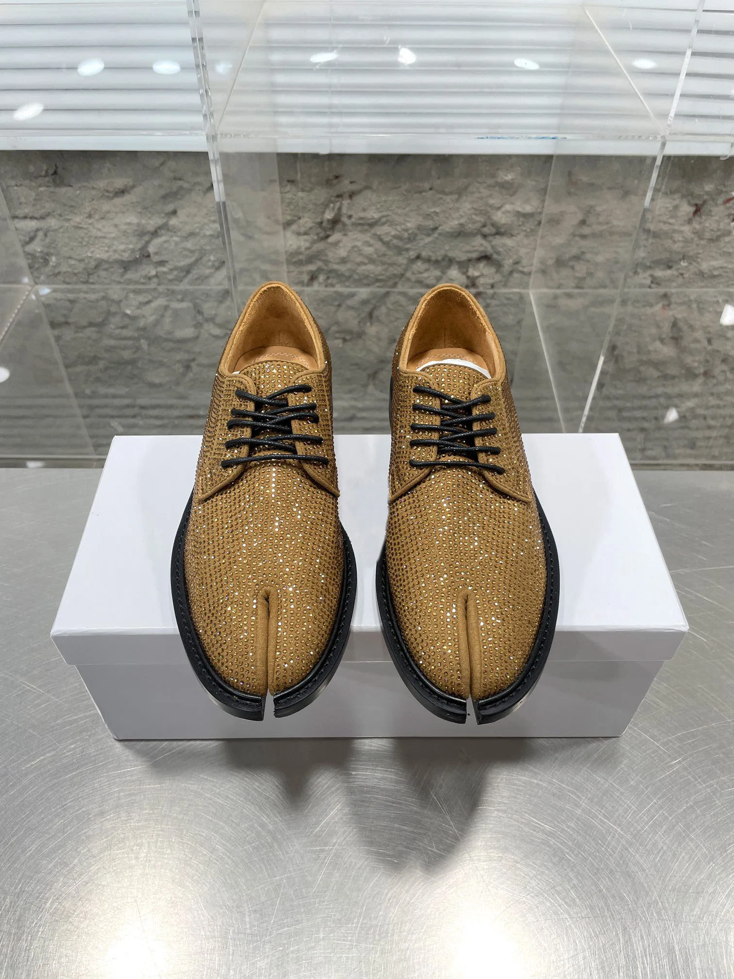 Luxury mmsix Women's Shoes fashion Rhinestone Leather Lace-up Business Shoes High Quality Leahter Low-top Split-toe Shoes
Luxury mmsix Women's Shoes fashion Rhinestone Leather Lace-up Business Shoes High Quality Leahter Low-top Split-toe Shoes