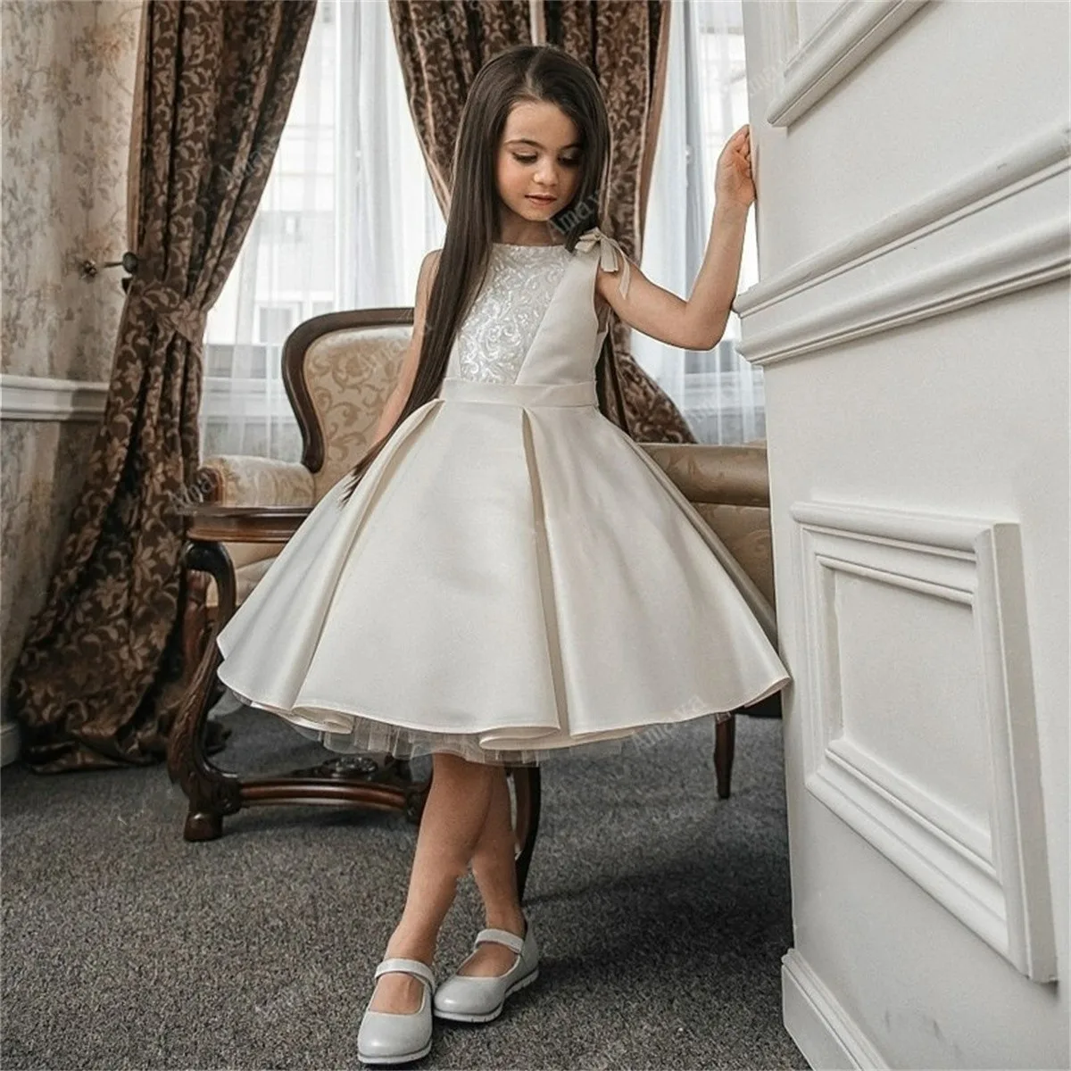 Satin Flower Girl Dress For Wedding Knee Length Applique Sleeveless With Bow Birthday Party First Communion Ball Gowns Dress
Satin Flower Girl Dress For Wedding Knee Length Applique Sleeveless With Bow Birthday Party First Communion Ball Gowns Dress