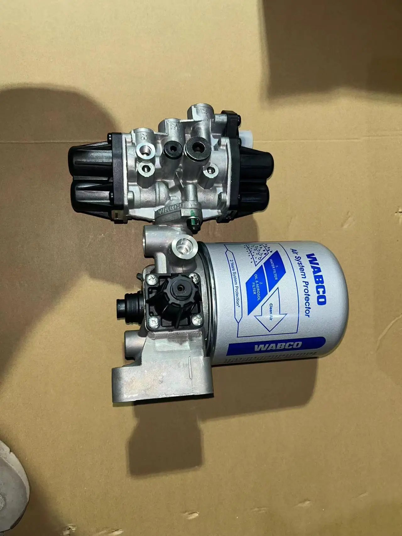 9325000150 0024310315 1518171 390854 Air Processing Unit V-OLVO S-CANIA DAF European truck Parts
9325000150 0024310315 1518171 390854 Air Processing Unit V-OLVO S-CANIA DAF European truck Parts