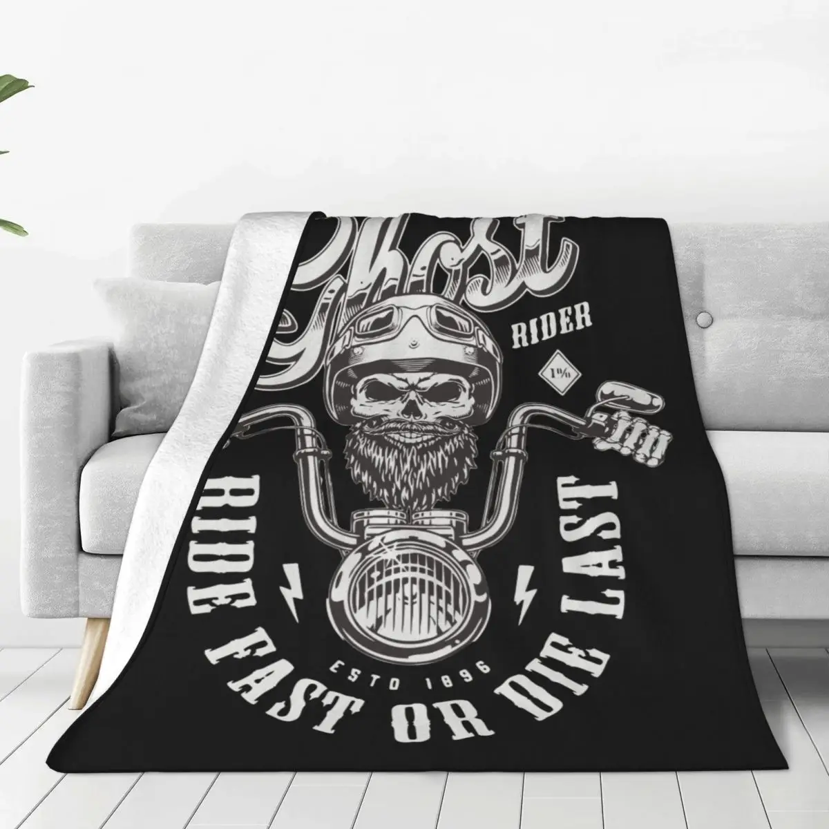 Motorcycle Skull Blanket Flannel Summer Air Conditioning Horror Halloween Lightweight Thin Throw Blankets for Home Outdoor Quilt
Motorcycle Skull Blanket Flannel Summer Air Conditioning Horror Halloween Lightweight Thin Throw Blankets for Home Outdoor Quilt