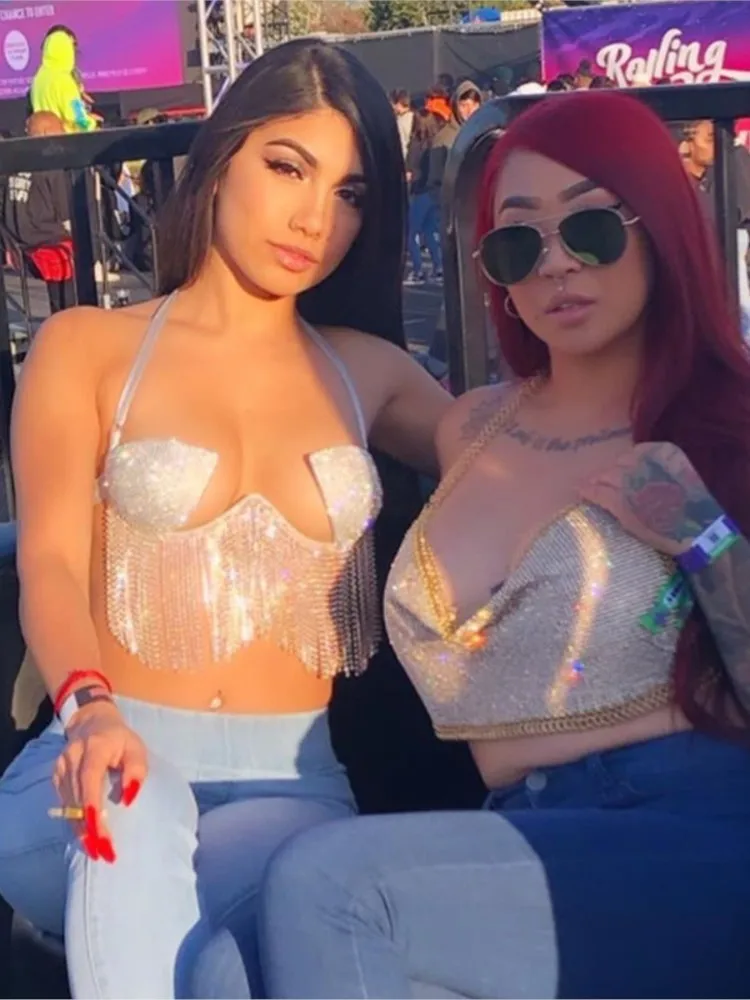 Комплект бикини Bling Стразы, шикарный купальный костюм с бретелькой через шею и звеньями, стринги с заниженной талией, трусики, летняя пляжная одежда для купания, бикини
Комплект бикини Bling Стразы, шикарный купальный костюм с бретелькой через шею и звеньями, стринги с заниженной талией, трусики, летняя пляжная одежда для купания, бикини
