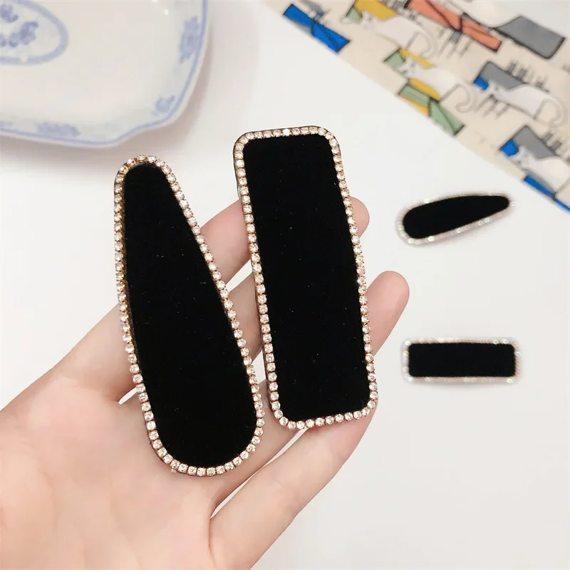 Korean Temperament Vintage Women's Rhinestones Black Velvet BB Clip Fashion Sweet Girl Hairpins Hair Accessories
Korean Temperament Vintage Women's Rhinestones Black Velvet BB Clip Fashion Sweet Girl Hairpins Hair Accessories
