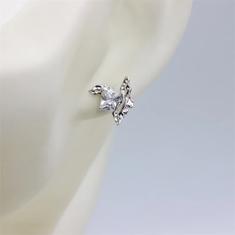 ZFSILVER 925 Sterling Silver For Women Fashion Square Zircon Irregular MouthJewelry Wedding Accessories Stud Earrings Gifts Girl
ZFSILVER 925 Sterling Silver For Women Fashion Square Zircon Irregular MouthJewelry Wedding Accessories Stud Earrings Gifts Girl