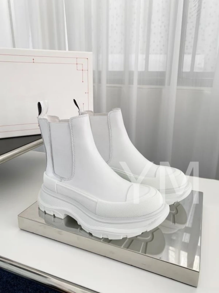 Real Leather Platform Chelsea Shoes Women's British Style All-Match Ankle Boots Height Increased Big Head Elastics Boots Simple
Real Leather Platform Chelsea Shoes Women's British Style All-Match Ankle Boots Height Increased Big Head Elastics Boots Simple