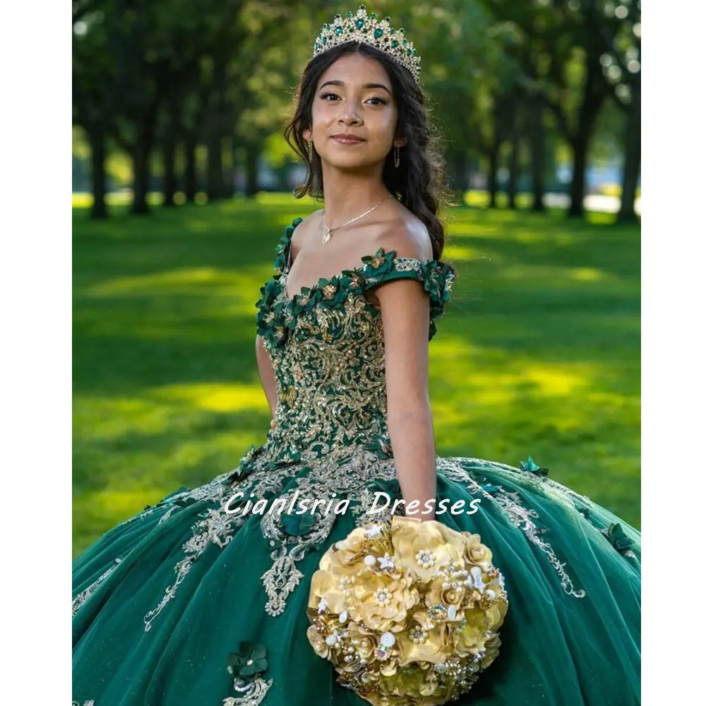 Emerald Green 3D Flowers Mexican Quinceanera Dress Ball Gown Off The Shoulder Sequined Appliques Lace Corset Vestidos De XV Anos
Emerald Green 3D Flowers Mexican Quinceanera Dress Ball Gown Off The Shoulder Sequined Appliques Lace Corset Vestidos De XV Anos