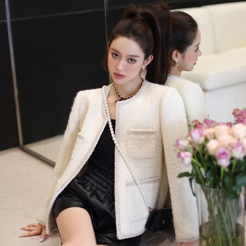 White Beading Luxury Tweed Pearls Jackets for Women 2023 Luxury Designers Winter Clothes Korean Fashion Wool Coat Female
White Beading Luxury Tweed Pearls Jackets for Women 2023 Luxury Designers Winter Clothes Korean Fashion Wool Coat Female