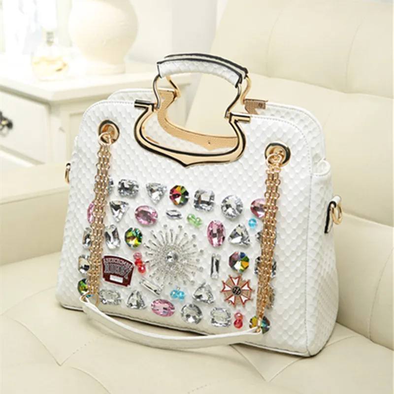 2023 New Fashion Diamonds Bag Luxury Snake Grain Genuine Leather Portable Women Handbags Chain Shoulder Messenger Underarm Bags
2023 New Fashion Diamonds Bag Luxury Snake Grain Genuine Leather Portable Women Handbags Chain Shoulder Messenger Underarm Bags