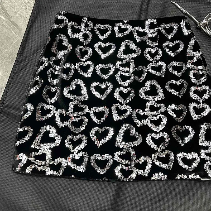 Fashion Heart Pattern Sequin Embroidery Black Skirts Women Vintage Versatile High Waist A-line Slim Mini Skirt Trendy Streetwear
Fashion Heart Pattern Sequin Embroidery Black Skirts Women Vintage Versatile High Waist A-line Slim Mini Skirt Trendy Streetwear