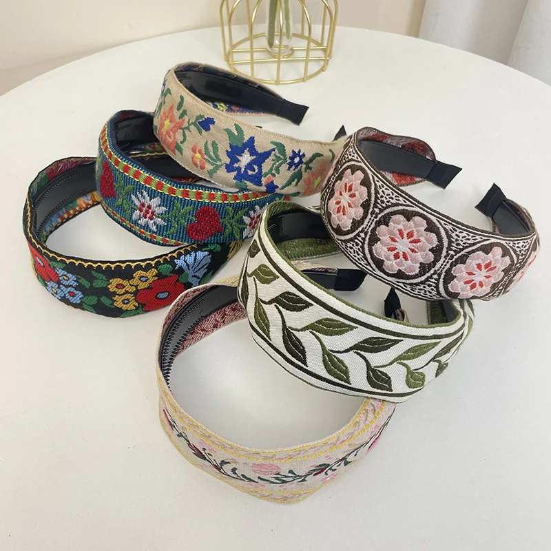 New Bohemian Style Embroidery Headband Ethnic Wide-brimmed Hair Hoop Leaf Flower Pattern Hair Accessories Headwear
New Bohemian Style Embroidery Headband Ethnic Wide-brimmed Hair Hoop Leaf Flower Pattern Hair Accessories Headwear
