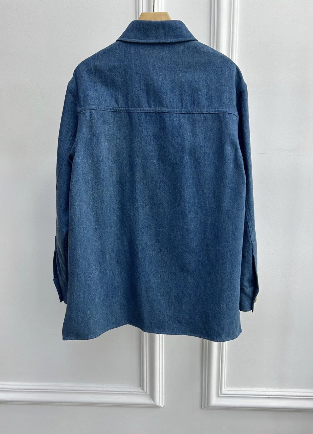 24 Early Spring New Gold Button Denim Shirt High Quality Rivet Decoration Design
24 Early Spring New Gold Button Denim Shirt High Quality Rivet Decoration Design