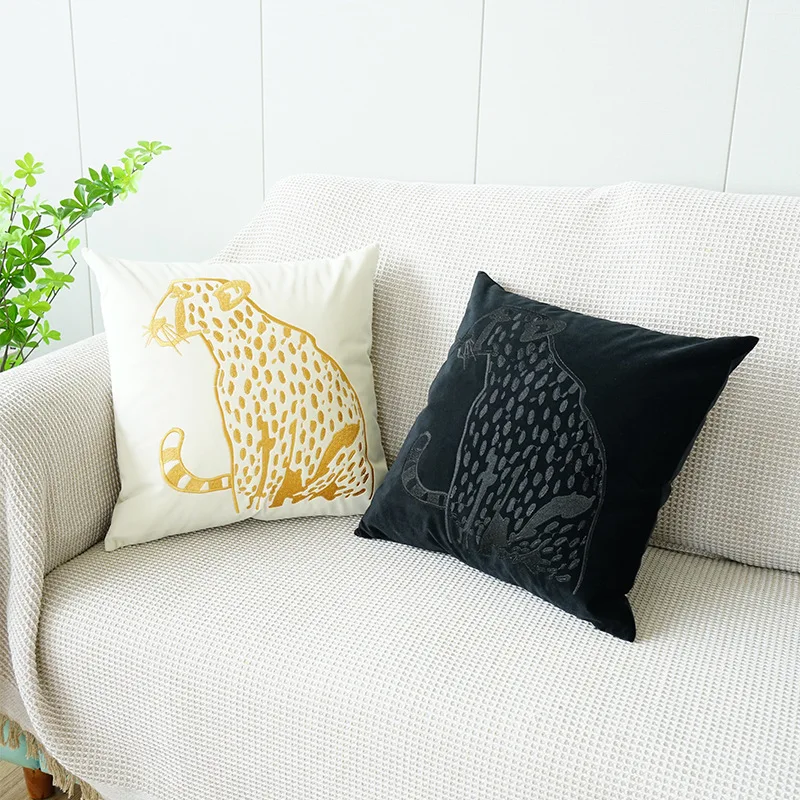 Gold Leopard Pillow Case Embroidered Luxury Soft Velvet Animal Cushion Cover 45x45cm Home Decoration Living Room Bedroom Sofa
Gold Leopard Pillow Case Embroidered Luxury Soft Velvet Animal Cushion Cover 45x45cm Home Decoration Living Room Bedroom Sofa