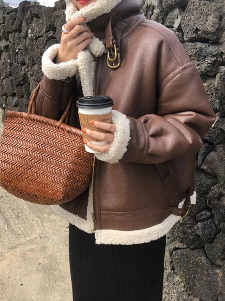 2023 New Winter Windbreaker Leather Jacket Women Waterproof Sheepskin Lamb Fur Coat Loose Warm Moto Biker Thickened Outerwear
2023 New Winter Windbreaker Leather Jacket Women Waterproof Sheepskin Lamb Fur Coat Loose Warm Moto Biker Thickened Outerwear