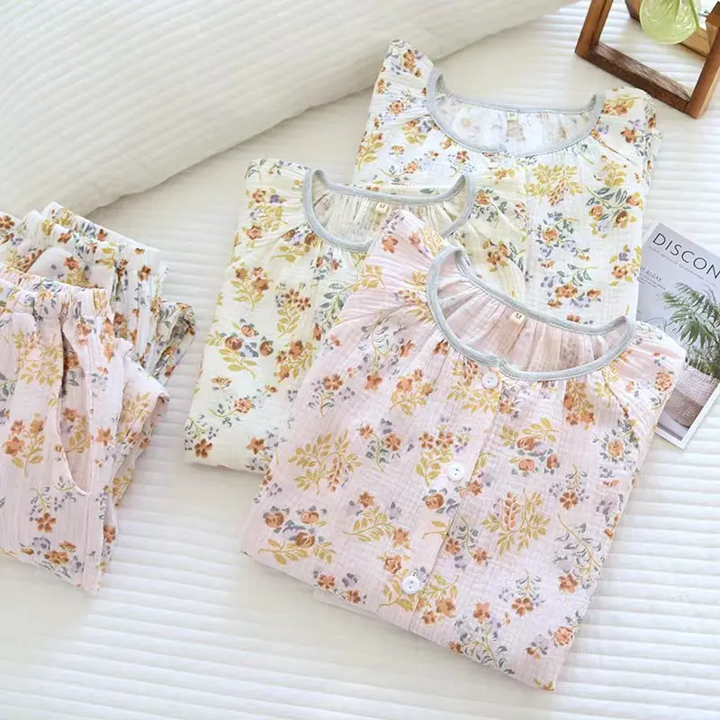 Spring / Autumn Cotton Crepe Women's Pajamas Long Sleeves Simple Floral Round Neck Loungewear Pastoral Style Loose Home Clothes
Spring / Autumn Cotton Crepe Women's Pajamas Long Sleeves Simple Floral Round Neck Loungewear Pastoral Style Loose Home Clothes