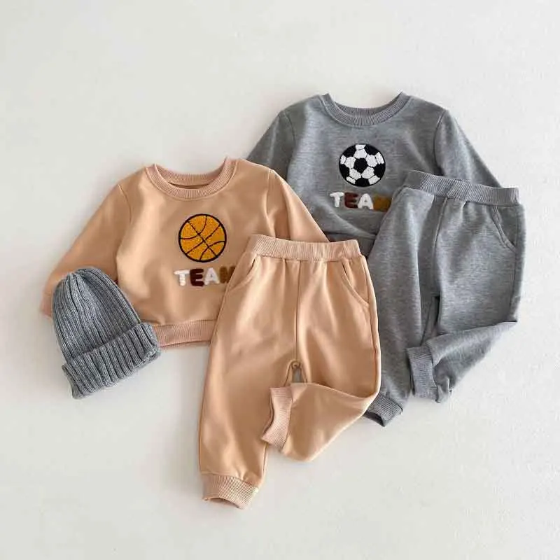 2024 Spring Baby Sweatshirt Clothes Set 0-4Years Kids Boy Girl Long Sleeve Football Pullover Jumper+Jogger Pant 2PCS Tracksuit
2024 Spring Baby Sweatshirt Clothes Set 0-4Years Kids Boy Girl Long Sleeve Football Pullover Jumper+Jogger Pant 2PCS Tracksuit
