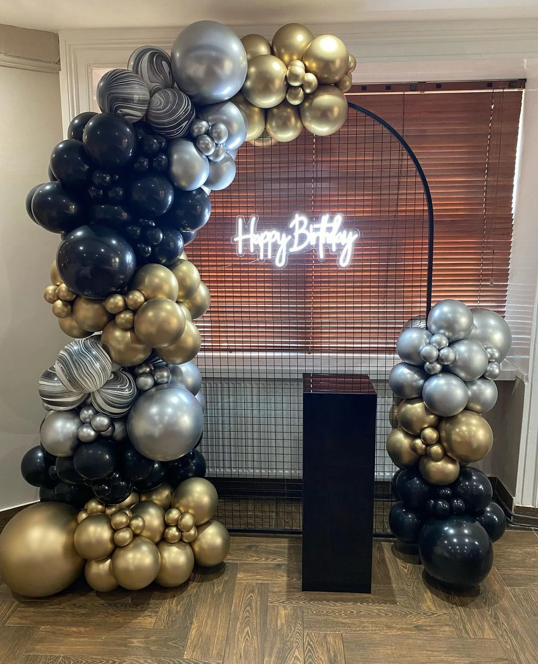 138pcs Chrome Gold Matte White Black Agate Balloons Garland Arch Kit Baby Shower Gender Reveal Wedding Birthday Party Decoration
138pcs Chrome Gold Matte White Black Agate Balloons Garland Arch Kit Baby Shower Gender Reveal Wedding Birthday Party Decoration