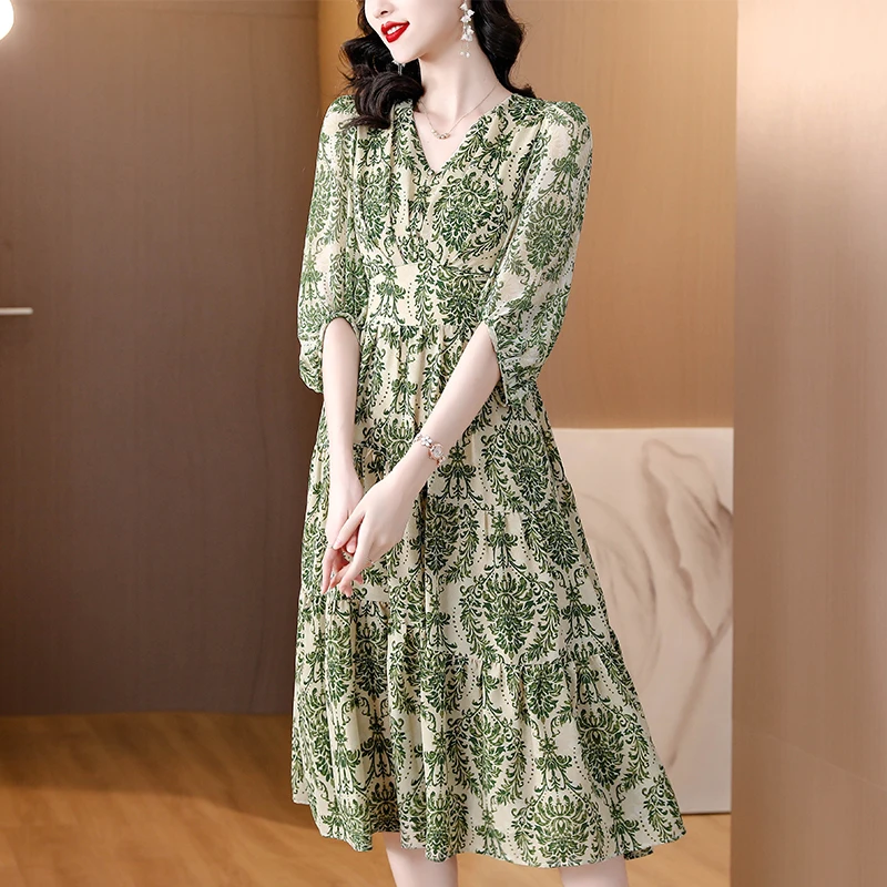 2023 New Fashion Silk Printed Dress Women's Summer Silk Fragmented Flower V-Neck Loose Fit Holiday Dress Vestidos
2023 New Fashion Silk Printed Dress Women's Summer Silk Fragmented Flower V-Neck Loose Fit Holiday Dress Vestidos