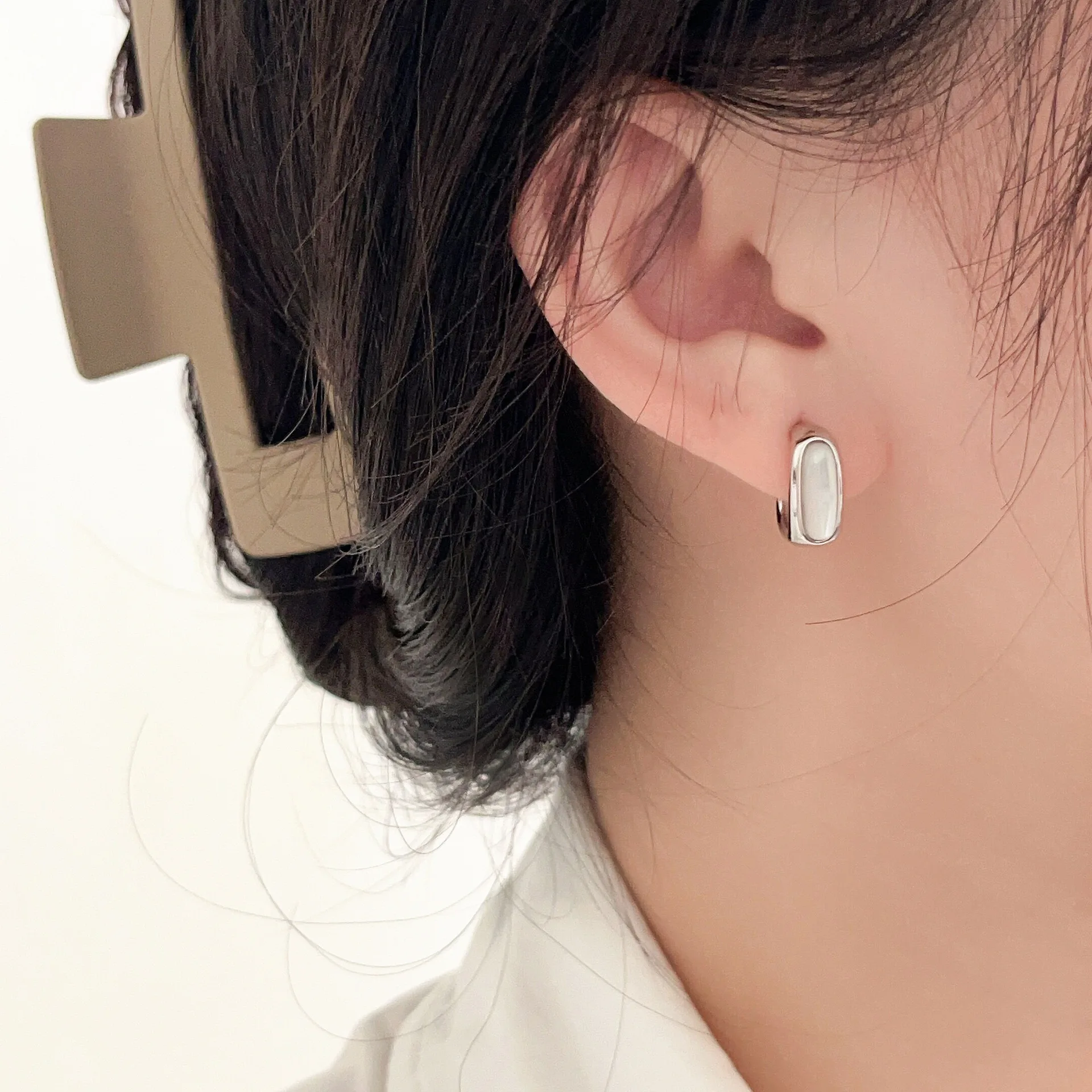 Серьги в форме C из серебра S925 пробы с уникальным и модным женским индивидуальным дизайном DE310
Серьги в форме C из серебра S925 пробы с уникальным и модным женским индивидуальным дизайном DE310