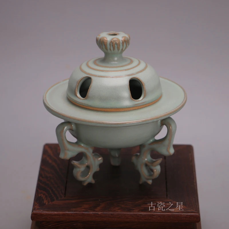 

Tian Celadon Glaze Hollow Boutique Three-Legged Incense Burner Imitation Unearthed Porcelain Antique Collection Ornaments