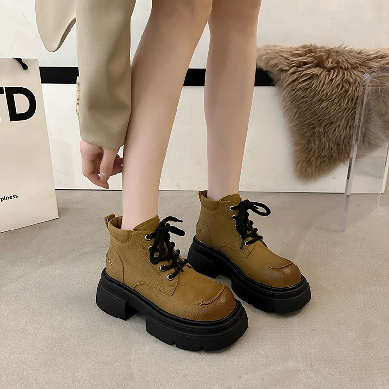 Thick Soled High Rise Martin Boots for Women Black Short Snow Boots British Style Ankle Shoes Winter Warm Leather Boots
Thick Soled High Rise Martin Boots for Women Black Short Snow Boots British Style Ankle Shoes Winter Warm Leather Boots