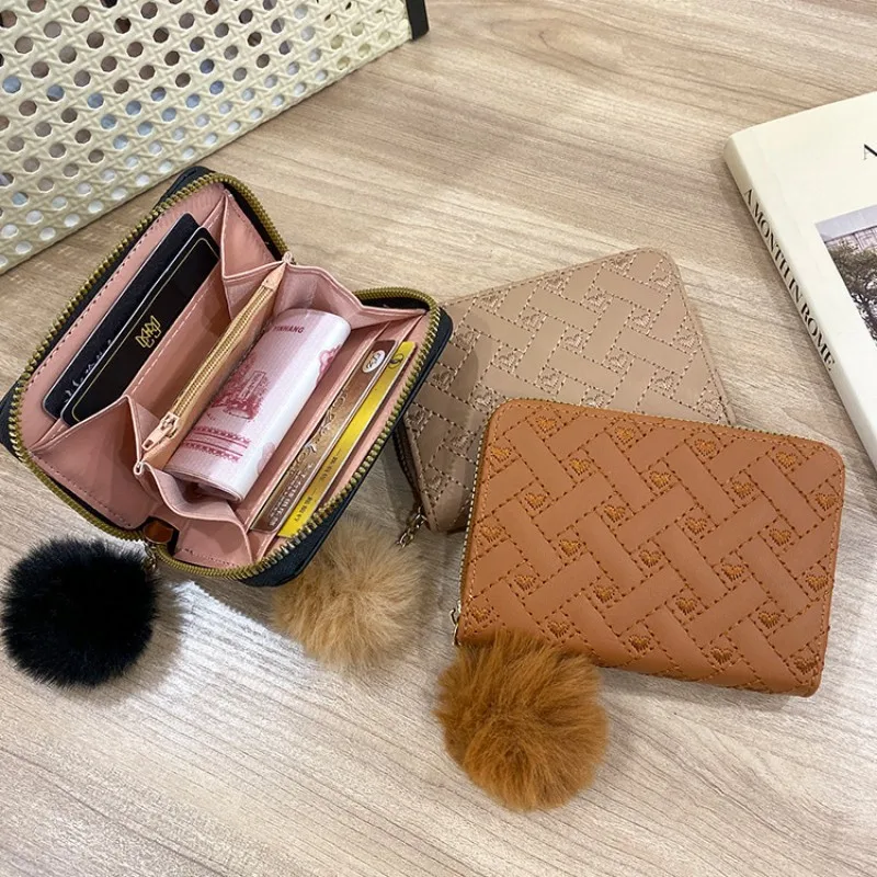 Women Wallet Heart Embroidery Vintage Short Zipper Coin Purse Leather Multi-Card Card Holder Plush Ball Pendant Clutch Phone Bag
Women Wallet Heart Embroidery Vintage Short Zipper Coin Purse Leather Multi-Card Card Holder Plush Ball Pendant Clutch Phone Bag
