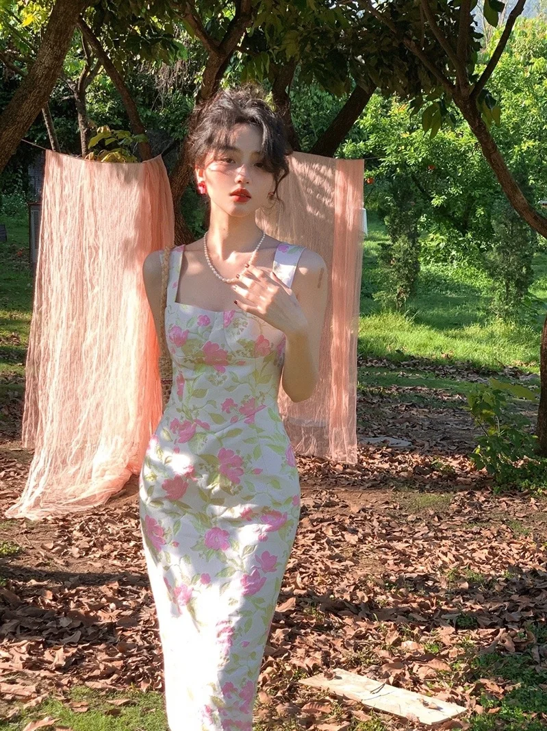French 2023 Summer New Rose Jacquard Suspended Dress with Square Neck, Waist Closed, Slim Back Split Skirt
French 2023 Summer New Rose Jacquard Suspended Dress with Square Neck, Waist Closed, Slim Back Split Skirt