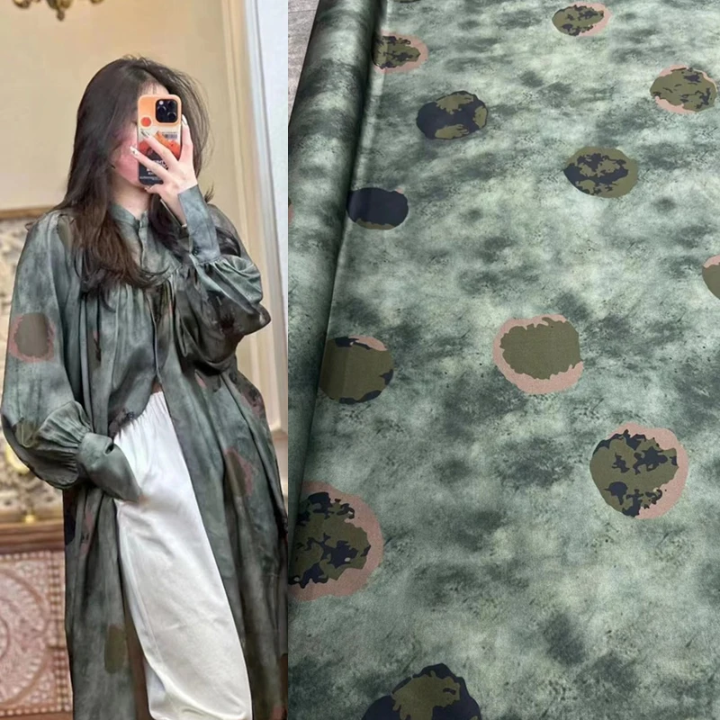 Светильник роскошные европейские товары, шелковая ткань серии Tie-Dye, модный Шелковый шарф, Высококачественная рубашка, платье, дизайнерская одежда, текстильная ткань
Светильник роскошные европейские товары, шелковая ткань серии Tie-Dye, модный Шелковый шарф, Высококачественная рубашка, платье, дизайнерская одежда, текстильная ткань