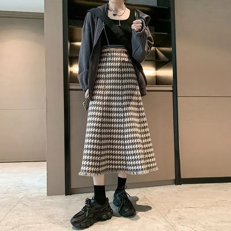 Autumn and Winter Women's Style Knitted A-Line Loose Houndstooth Tassel Midi All-match Vintage Fashion Office Lady Skirt P643
Autumn and Winter Women's Style Knitted A-Line Loose Houndstooth Tassel Midi All-match Vintage Fashion Office Lady Skirt P643